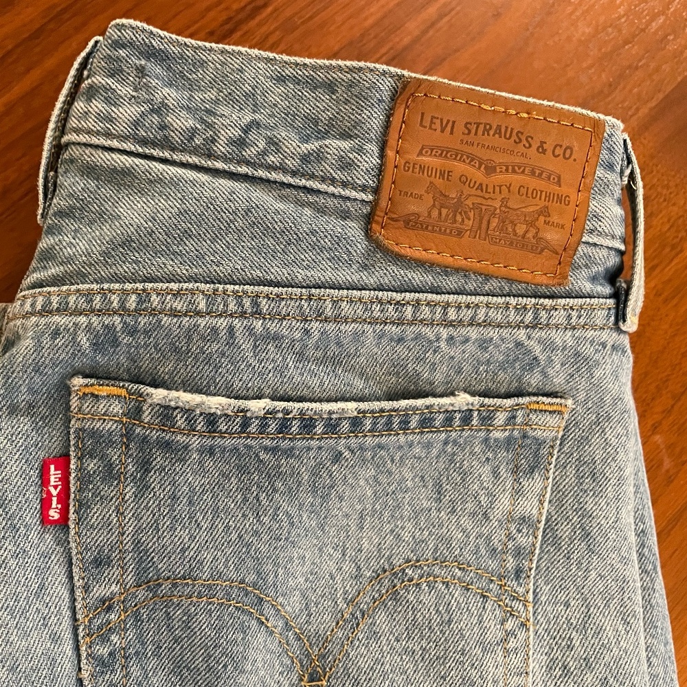 Levi's Premium Wedgie Straight Fit Jeans - Picture 6 of 8